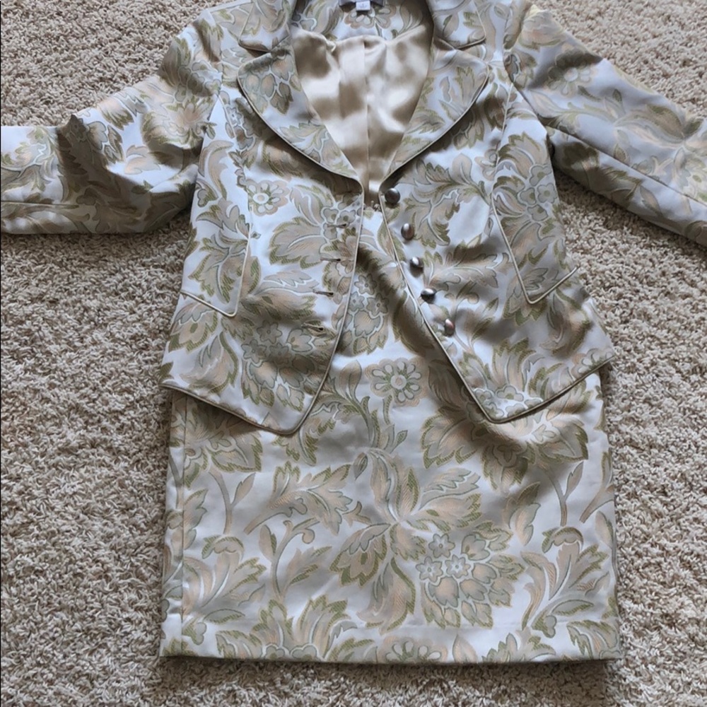 Patterned suit